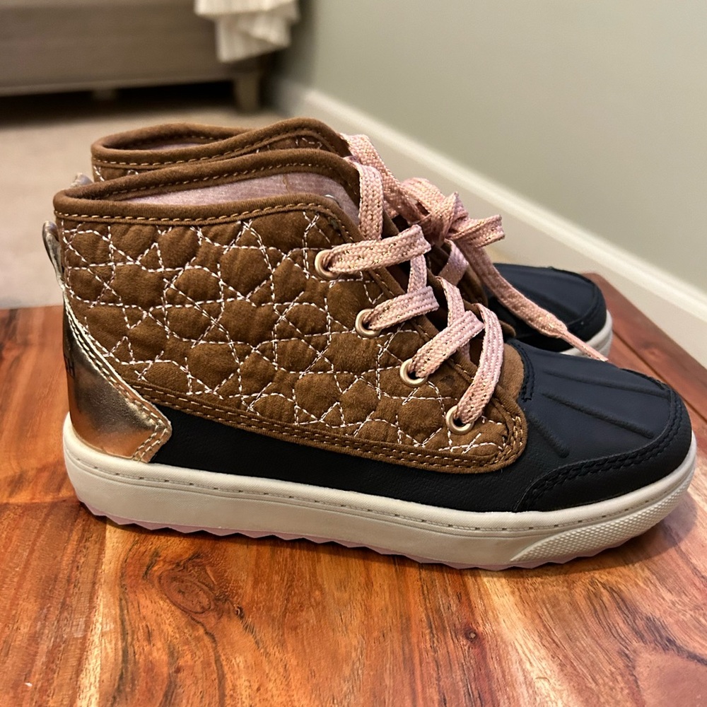 New girls Osh Kosh boots